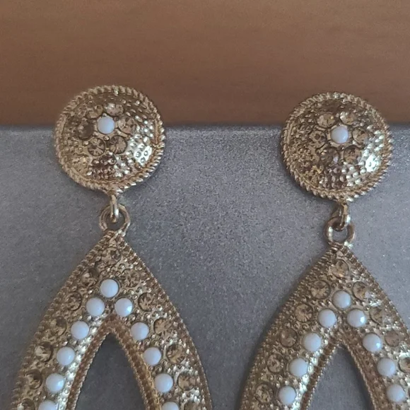 Earrings Gold Tone White Bead Teardrop Shape Statement Stud Back Wedding Party - Picture 3 of 5